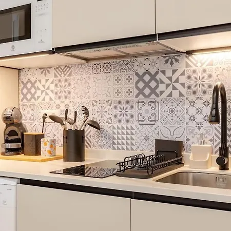 New! Cozy For Couples With Private Patio Севилья