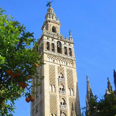 New! Cozy For Couples With Private Patio Sevilla
