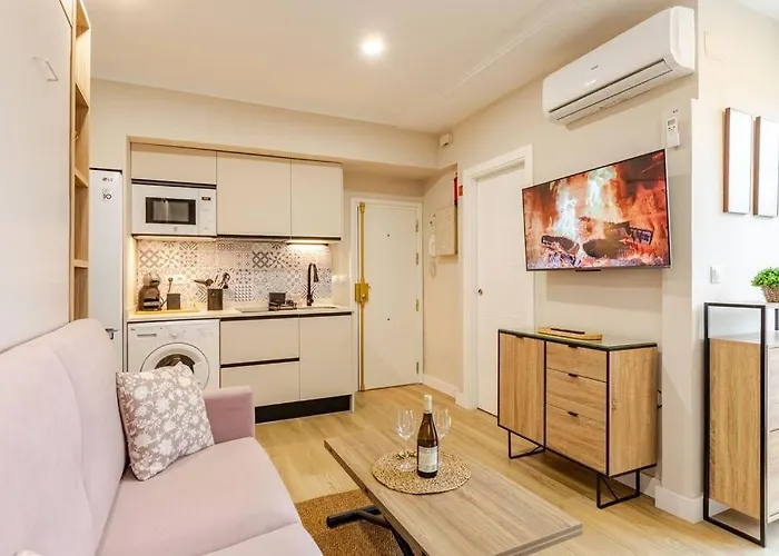 New! Cozy For Couples With Private Patio * 세비야