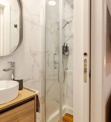 New! Cozy For Couples With Private Patio 아파트 *