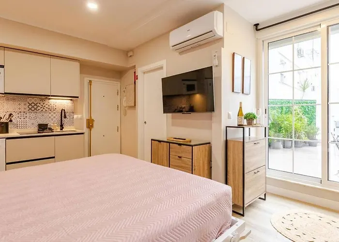 New! Cozy For Couples With Private Patio * 세비야