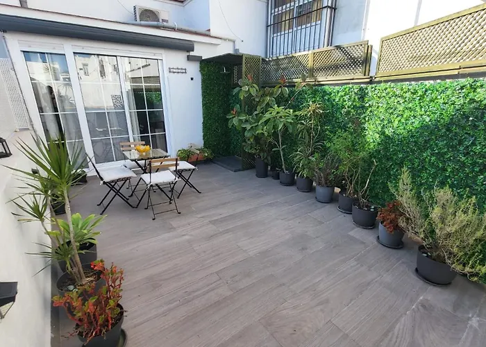 New! Cozy For Couples With Private Patio 세비야