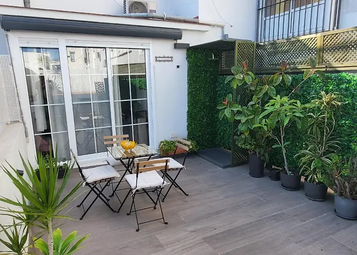 New! Cozy For Couples With Private Patio * 세비야